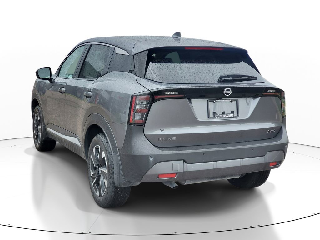Used 2025 Nissan Kicks SV image 3