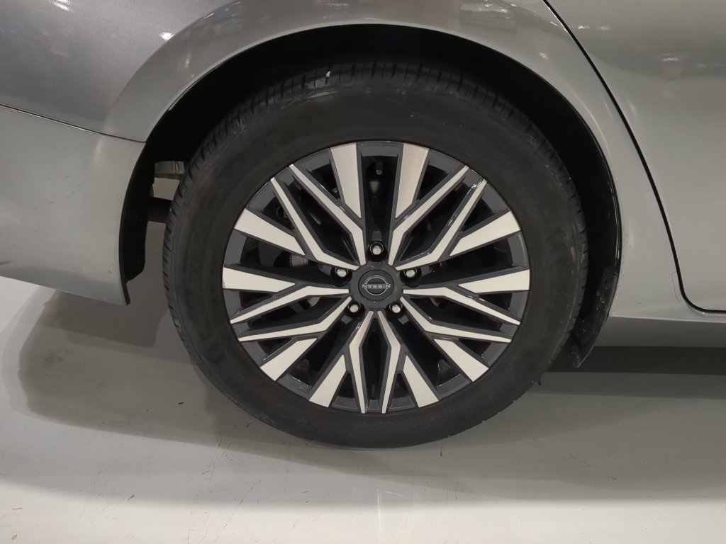Used 2024 Nissan Altima 2.5 SV FWD image 6