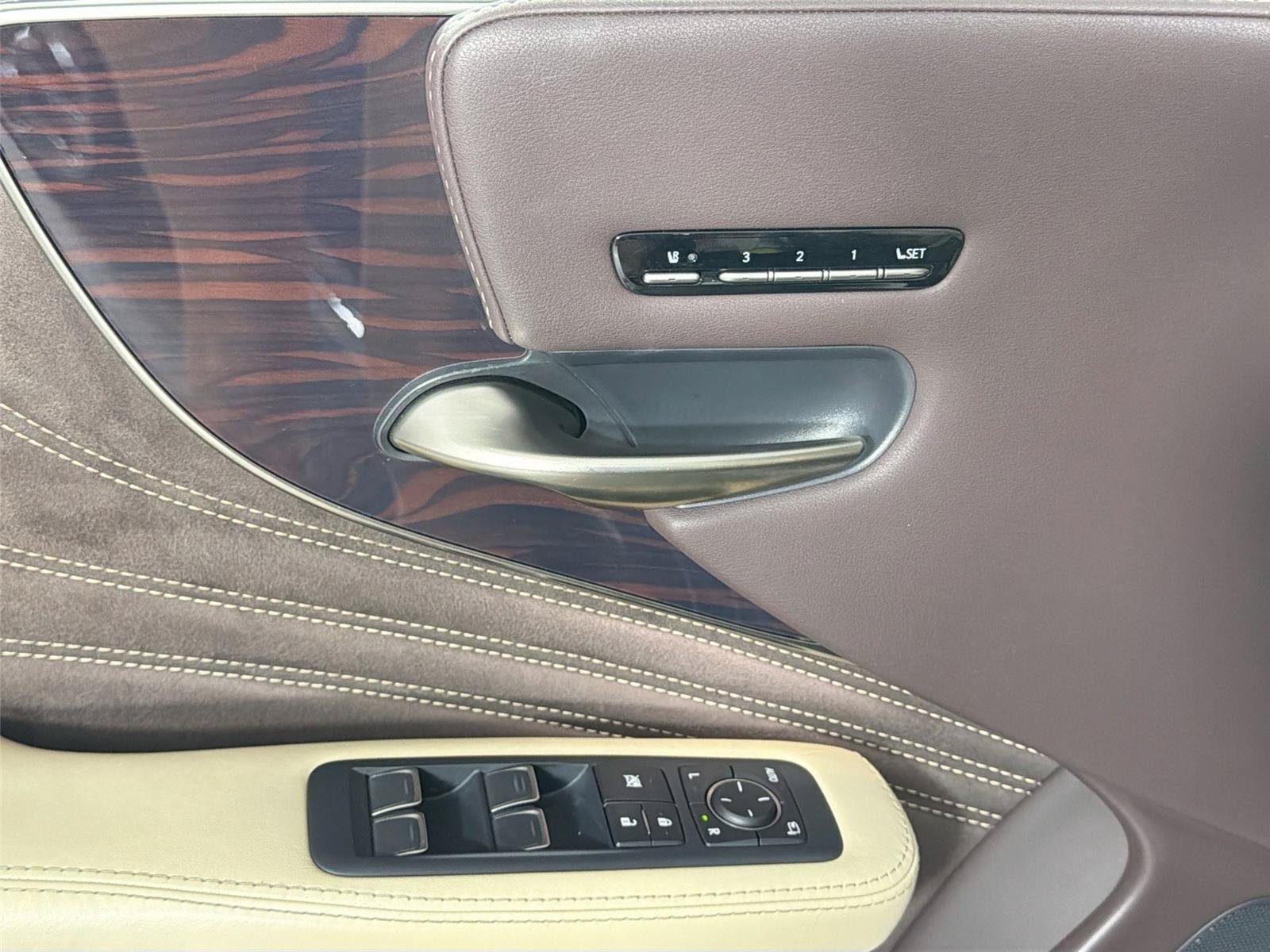Used 2020 Lexus LS 500 w/ Interior Upgrade Package RWD image 17