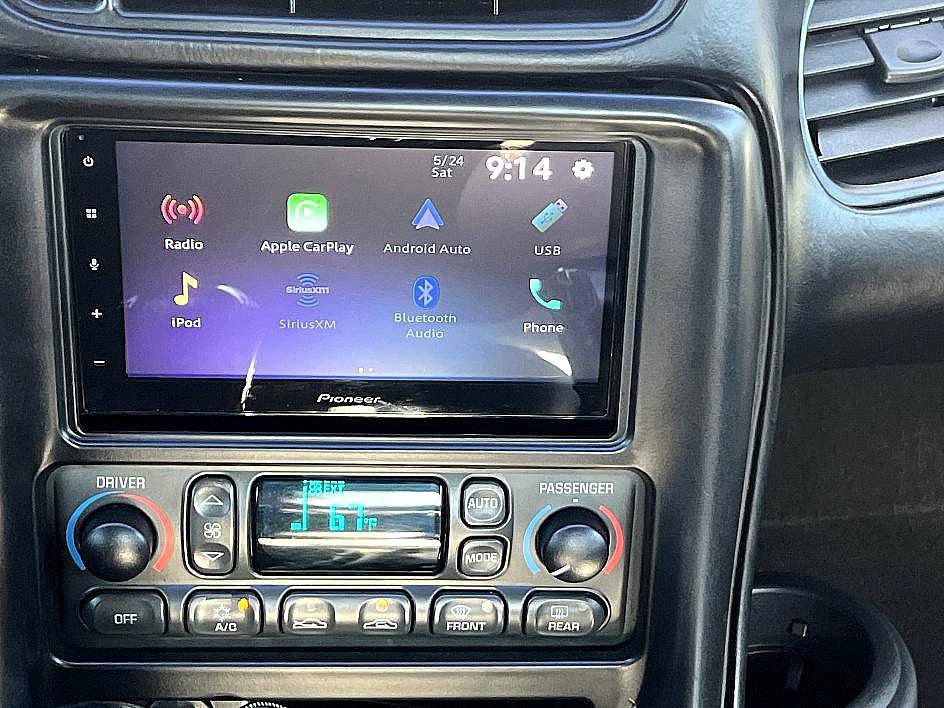 Used 2001 Chevrolet Corvette Convertible w/ Preferred Equipment Group2 image 23