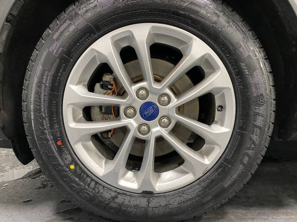 Used 2020 Ford Escape SE image 12