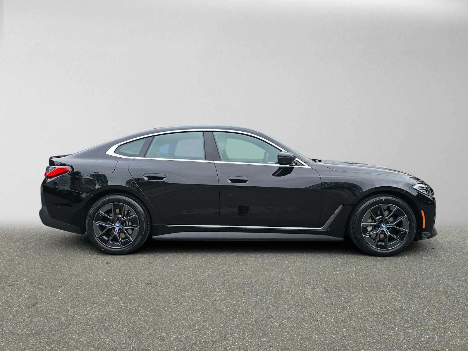Used 2023 BMW i4 eDrive40 RWD image 2
