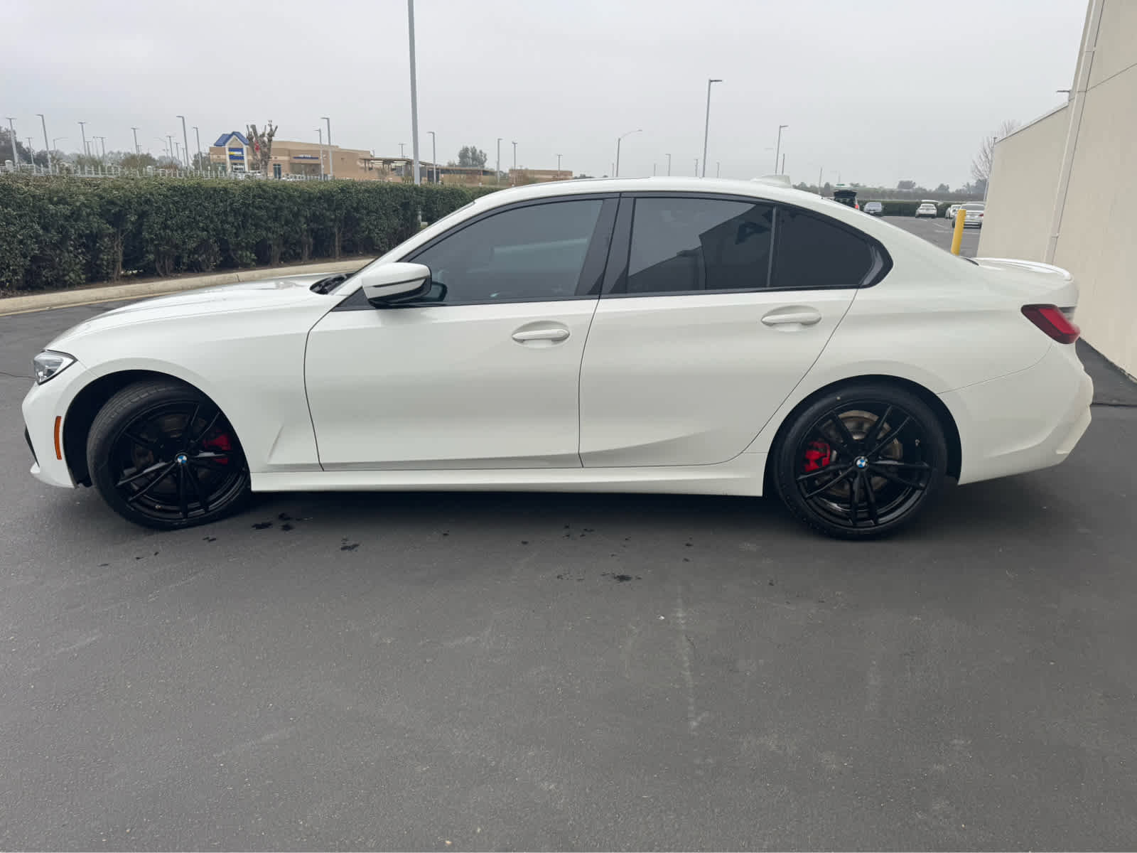 Used 2022 BMW 330i Sedan w/ M Sport Package image 3