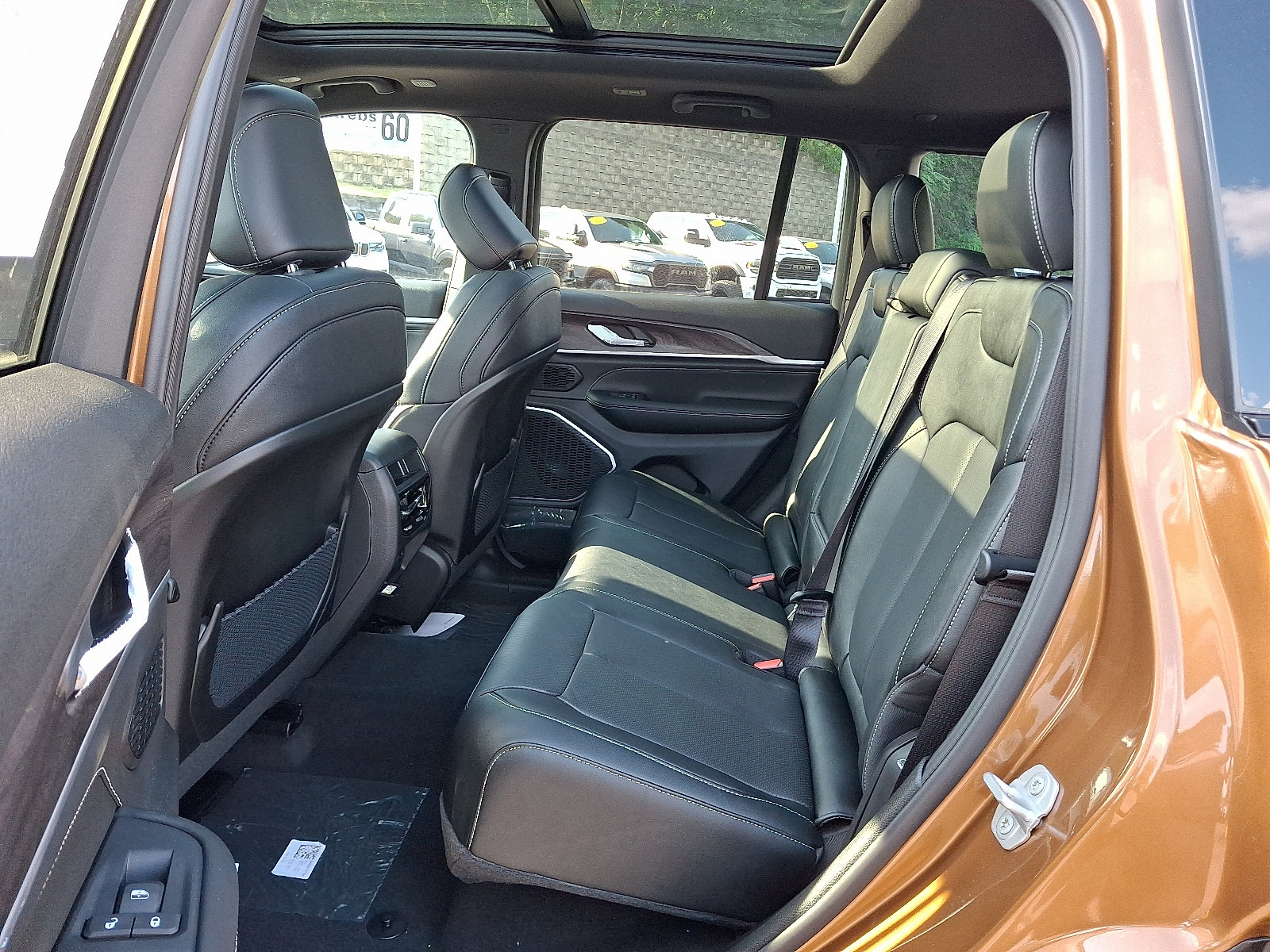 New 2027 Jeep Grand Cherokee Limited AWD/4WD image 6