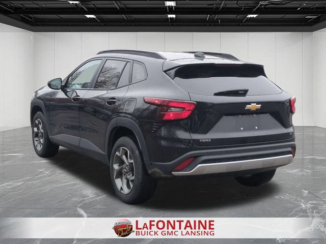 Used 2025 Chevrolet Trax LT FWD image 6