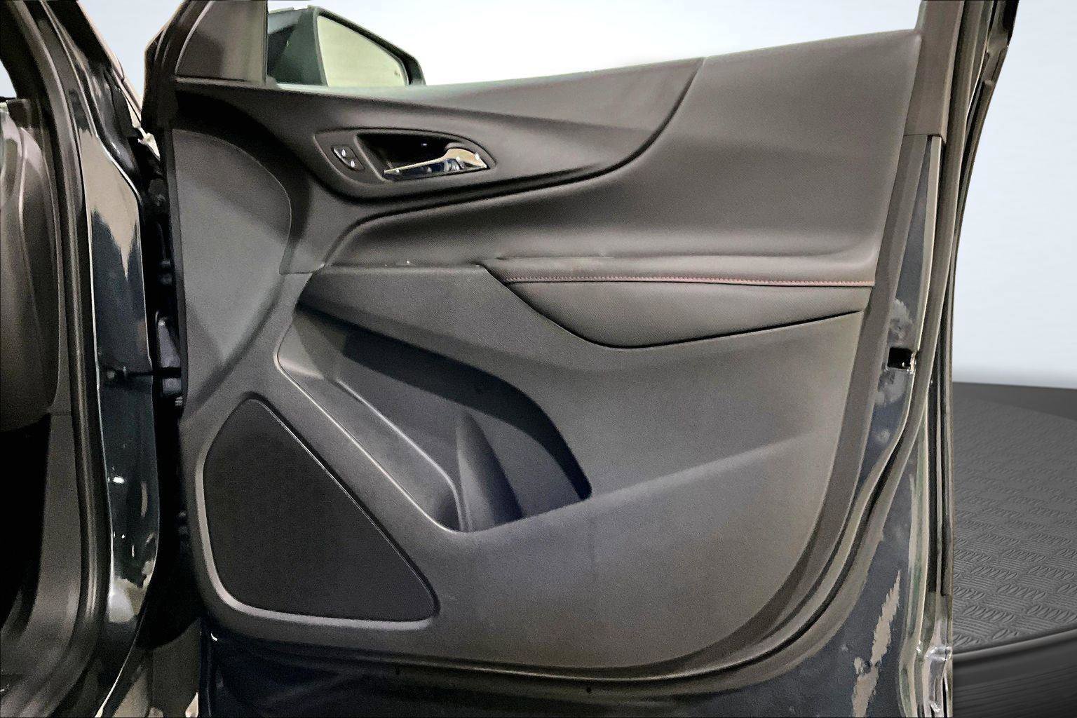 Used 2023 Chevrolet Equinox RS w/ LPO, Floor Liner Package image 25