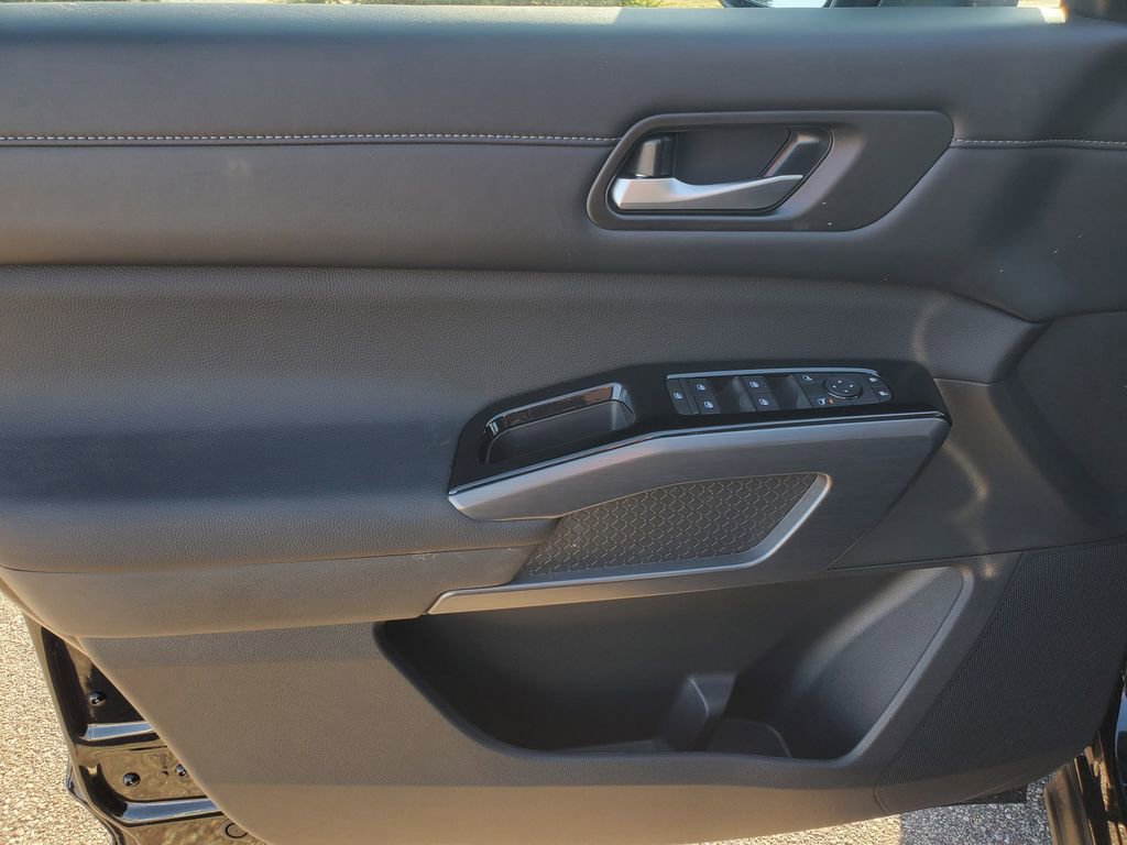 New 2026 Nissan Pathfinder SL image 12