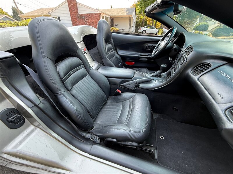 Used 1998 Chevrolet Corvette Convertible w/ Memory Pkg RWD image 16