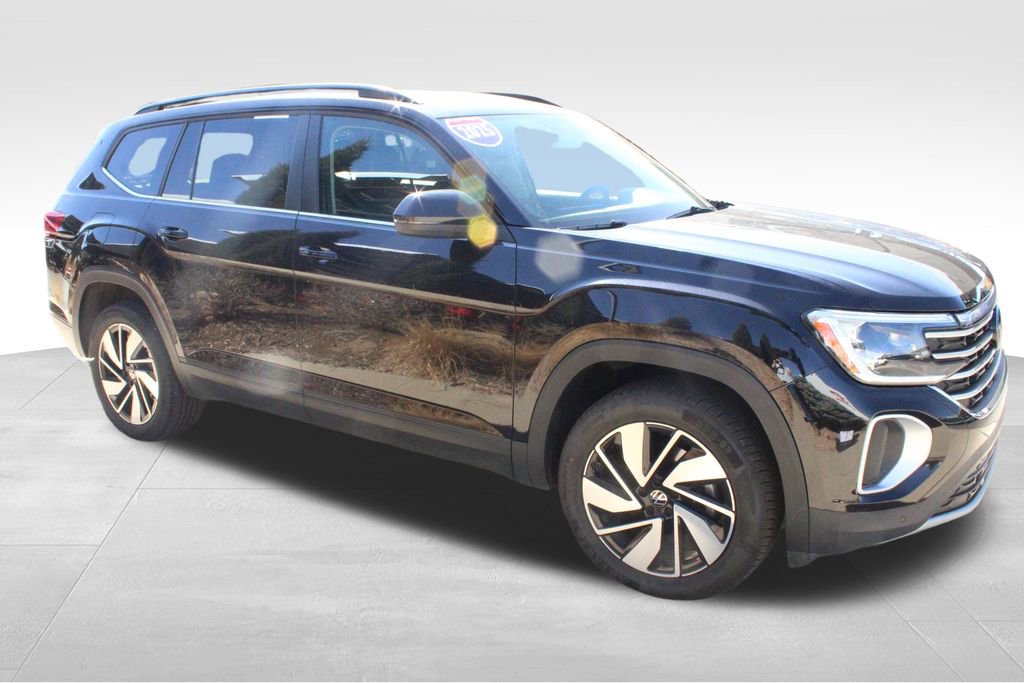 Used 2025 Volkswagen Atlas SE AWD/4WD image 16