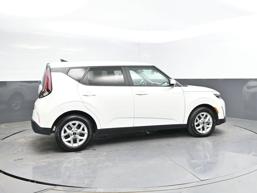 Used 2025 Kia Soul LX w/ LX Technology Package FWD image 8