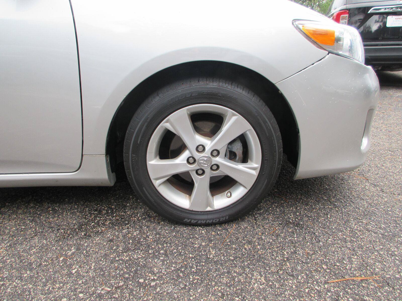 Used 2012 Toyota Corolla LE w/ Premium Pkg FWD image 21