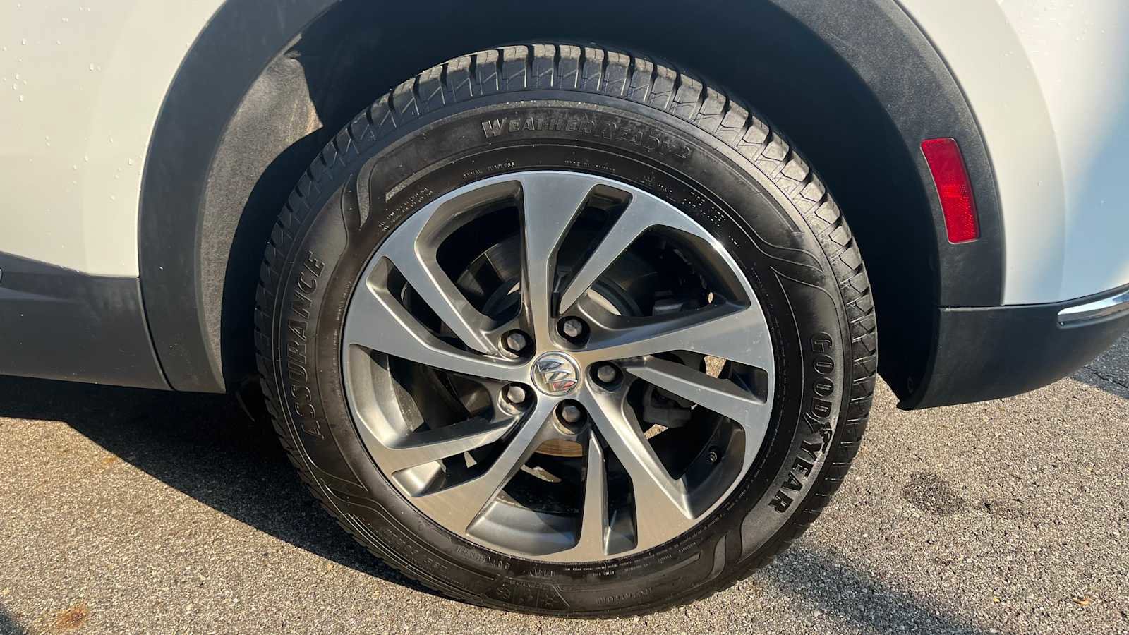 Used 2022 Buick Envision Essence w/ Safety Package image 25