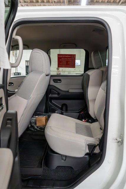 Certified 2025 Nissan Frontier SV w/ SV Convenience Package image 11
