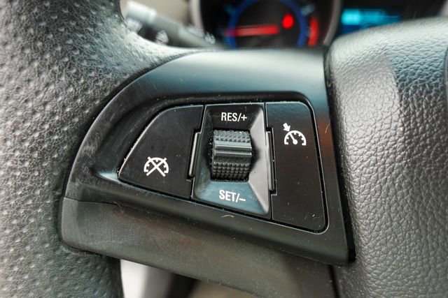 Used 2015 Chevrolet Cruze LT w/ Technology Package image 13