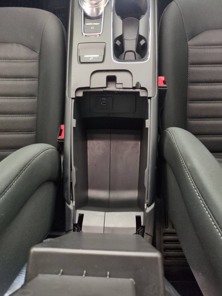 Used 2018 Ford Fusion SE w/ Fusion SE Technology Package FWD image 26
