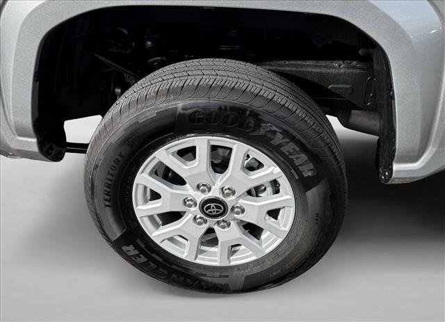 Certified 2025 Toyota Tacoma SR5 AWD/4WD image 9