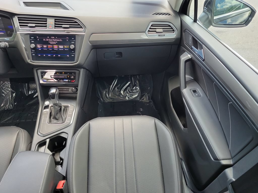 Used 2023 Volkswagen Tiguan SE w/ Panoramic Sunroof Package FWD image 15