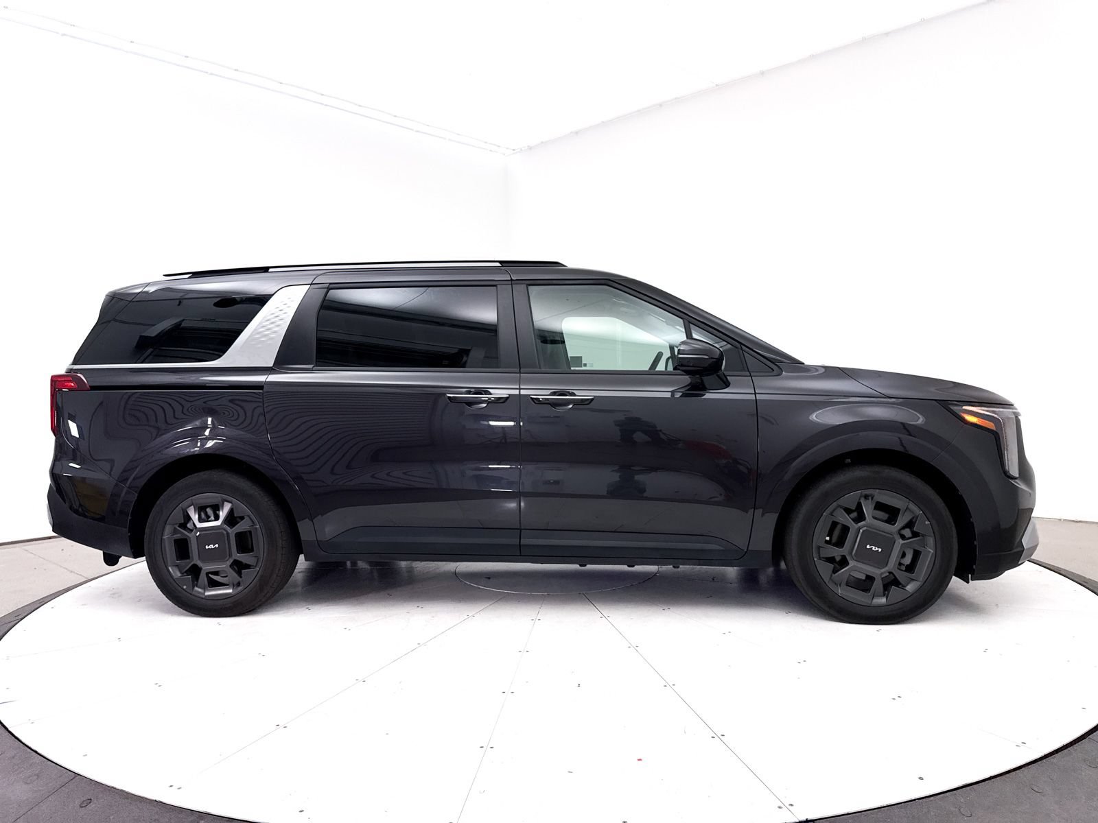 Used 2025 Kia Carnival EX FWD image 39