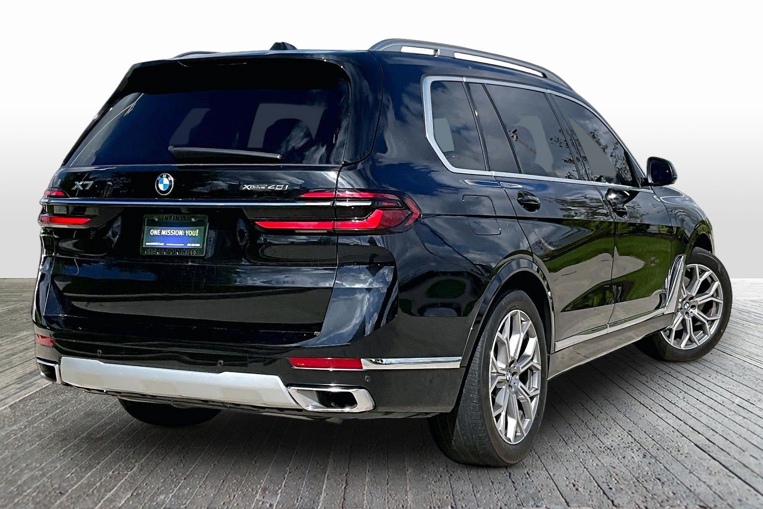 Used 2023 BMW X7 xDrive40i w/ Premium Package AWD/4WD image 9