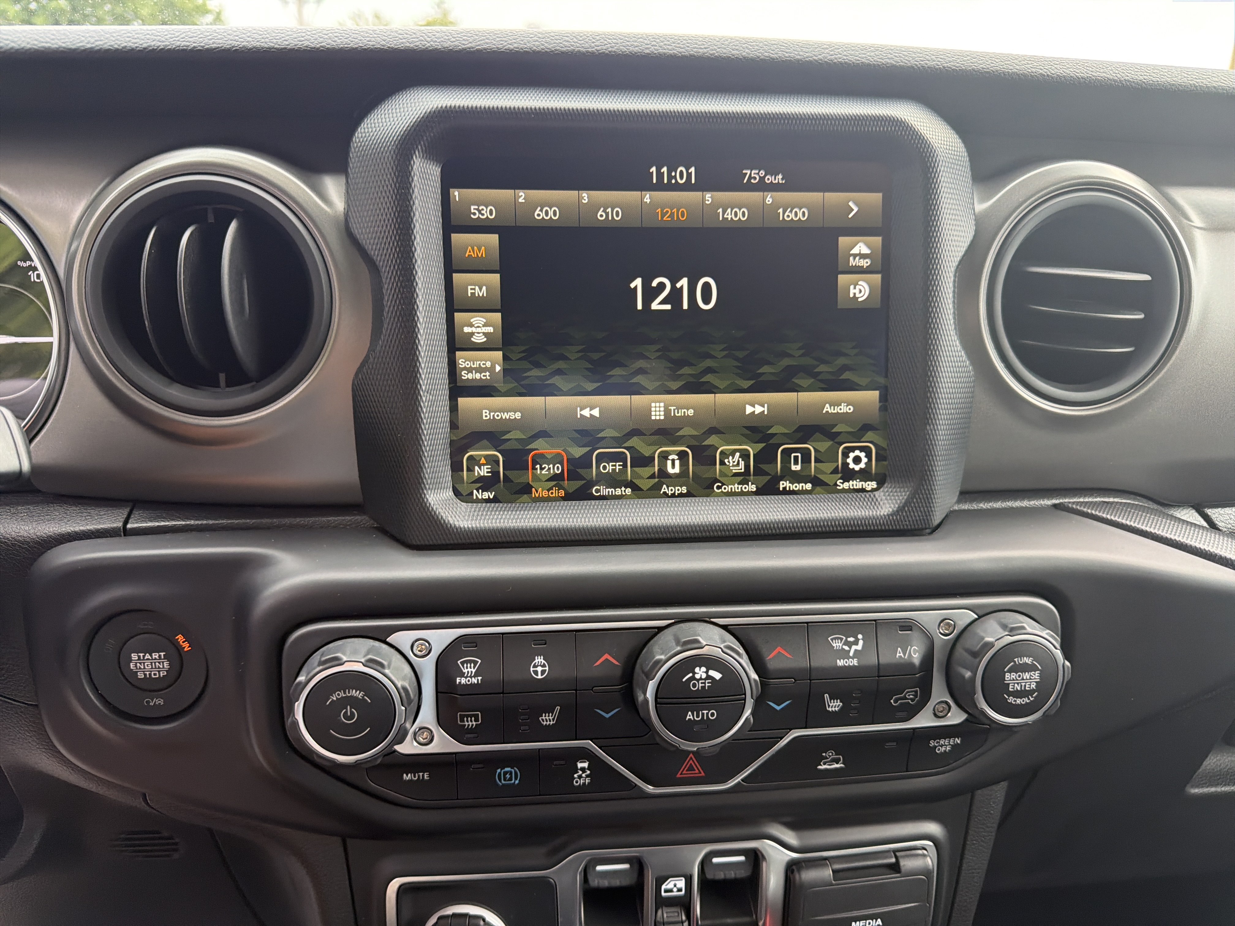 Certified 2023 Jeep Wrangler Unlimited w/ Cold Weather Group AWD/4WD image 26