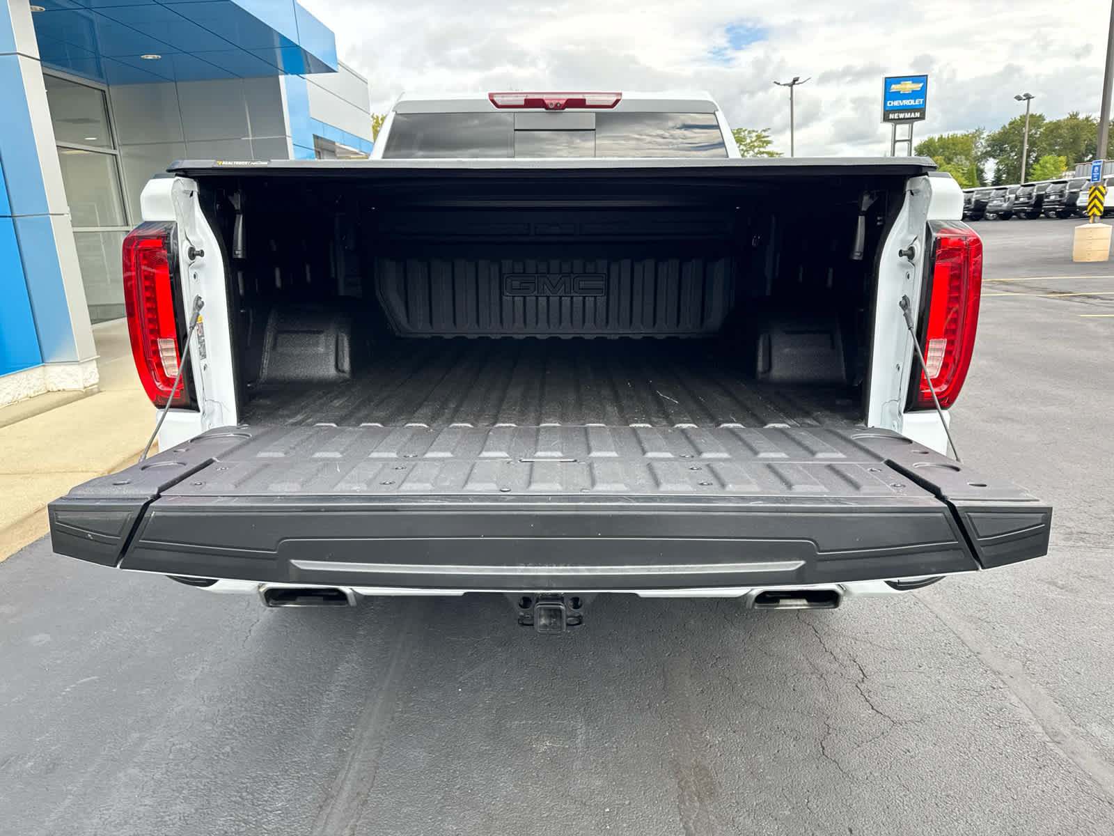 Used 2026 GMC Sierra 1500 Denali w/ Denali Reserve Package AWD/4WD image 10