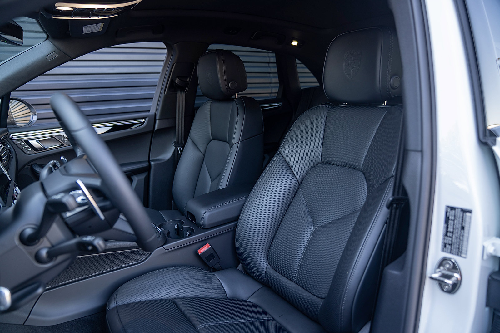 Certified 2026 Porsche Macan Turbo AWD/4WD image 5