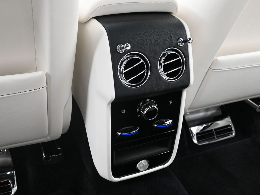 Used 2022 Rolls-Royce Cullinan image 28