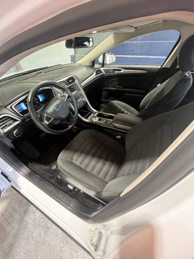 Used 2017 Ford Fusion SE image 5