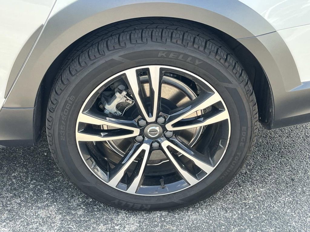 Used 2019 Volvo V90 T5 Cross Country w/ Advanced Package image 11