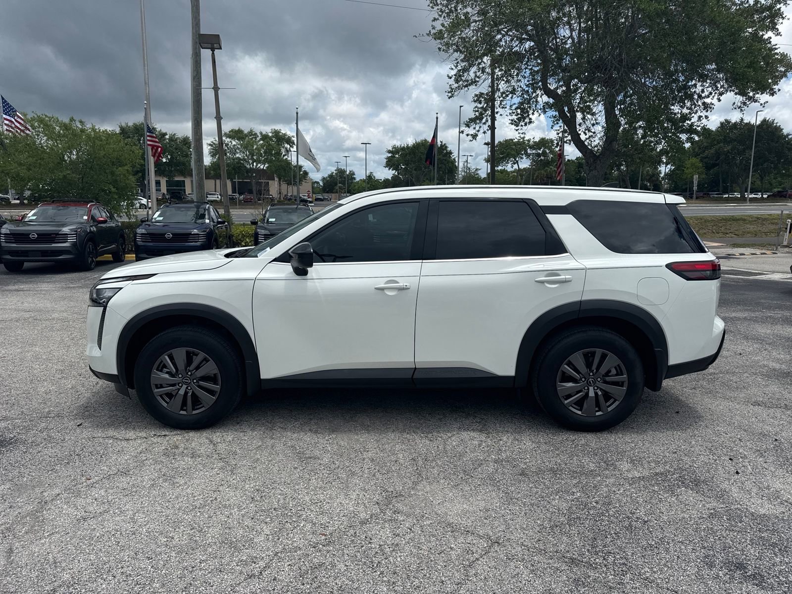 New 2026 Nissan Pathfinder S FWD image 9