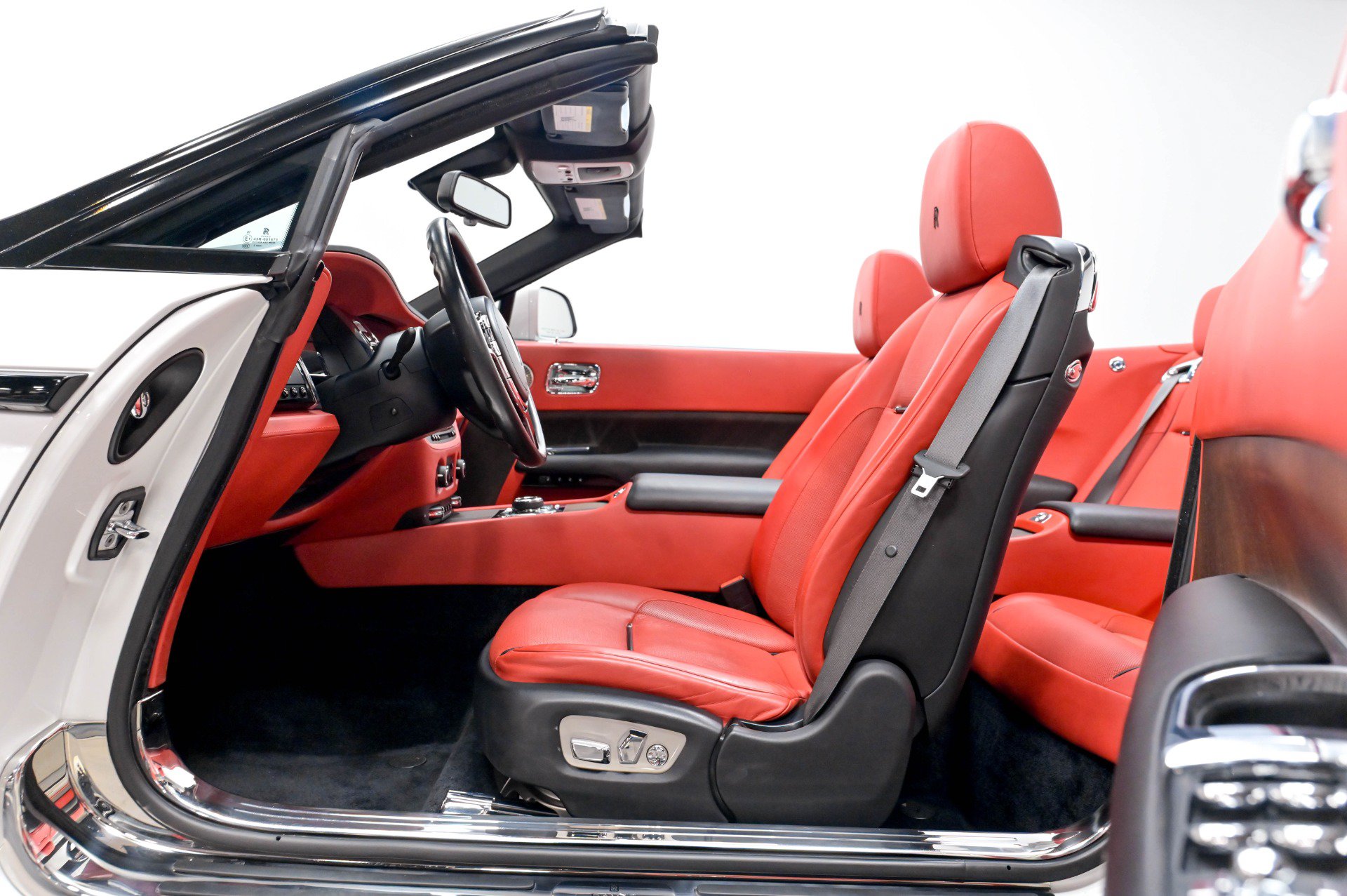 Used 2017 Rolls-Royce Dawn RWD image 7