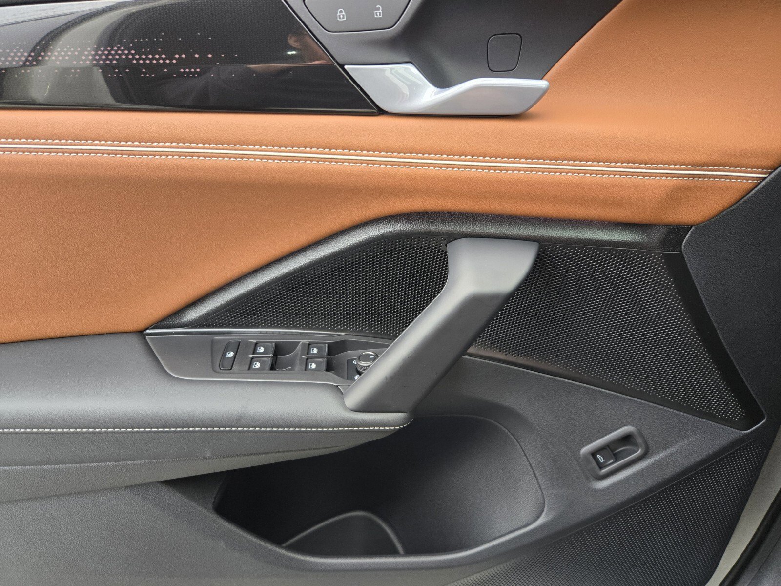 New 2026 Volkswagen Tiguan SEL R-Line image 23