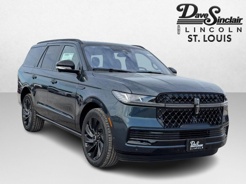 New 2025 Lincoln Navigator Reserve image 3