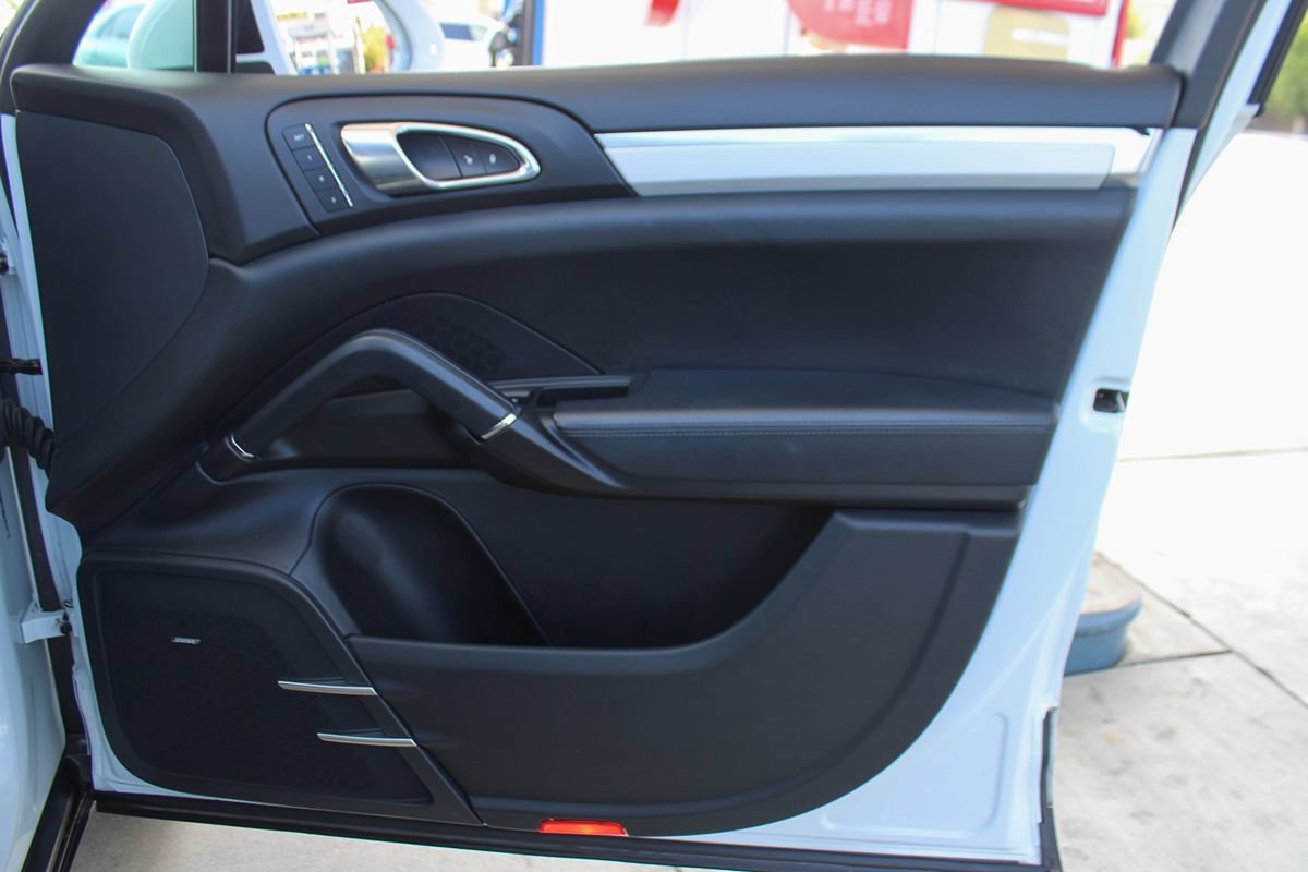 Used 2015 Porsche Cayenne Turbo AWD/4WD image 50