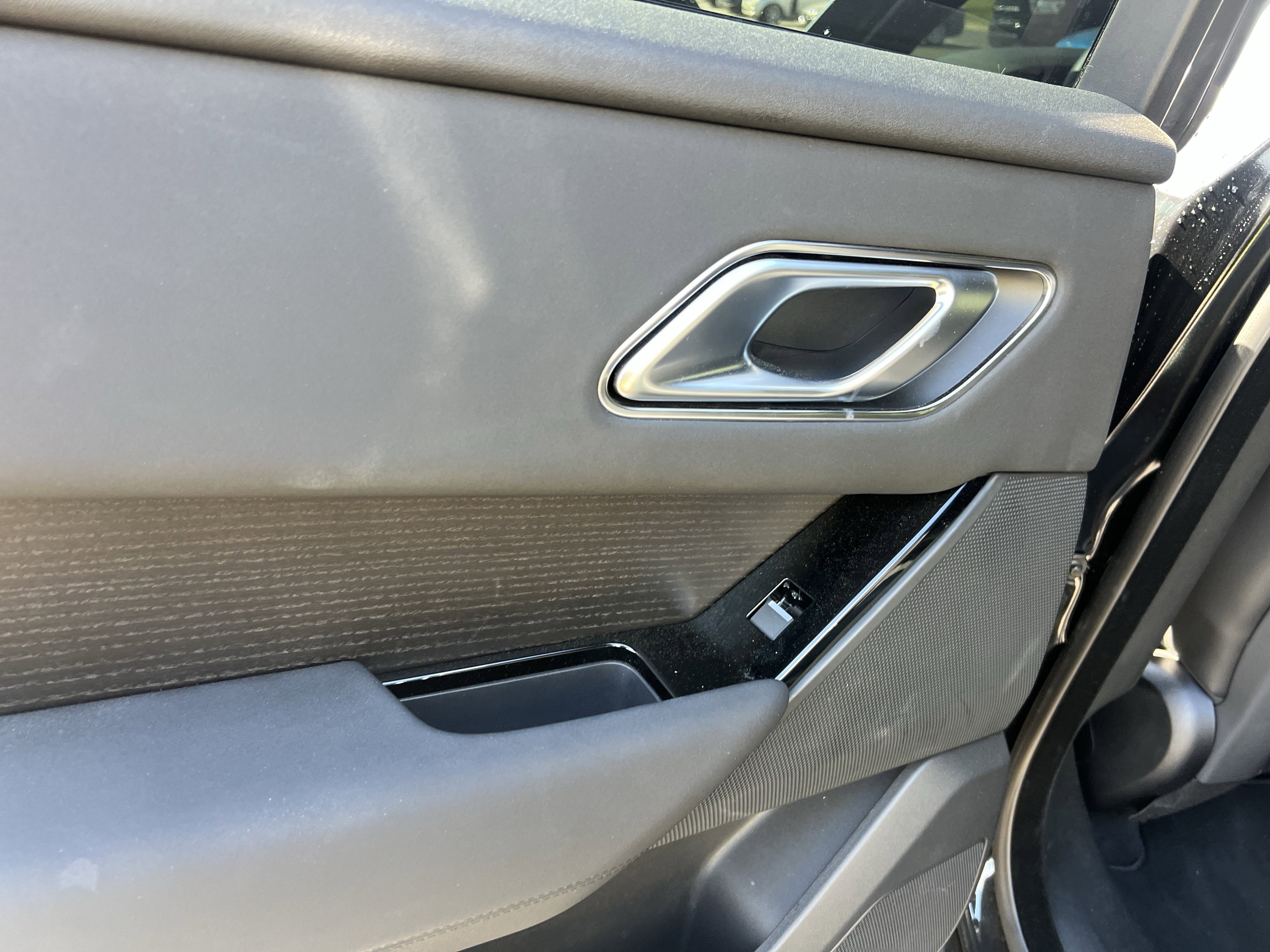 Used 2025 Land Rover Range Rover Velar Dynamic SE AWD/4WD image 26