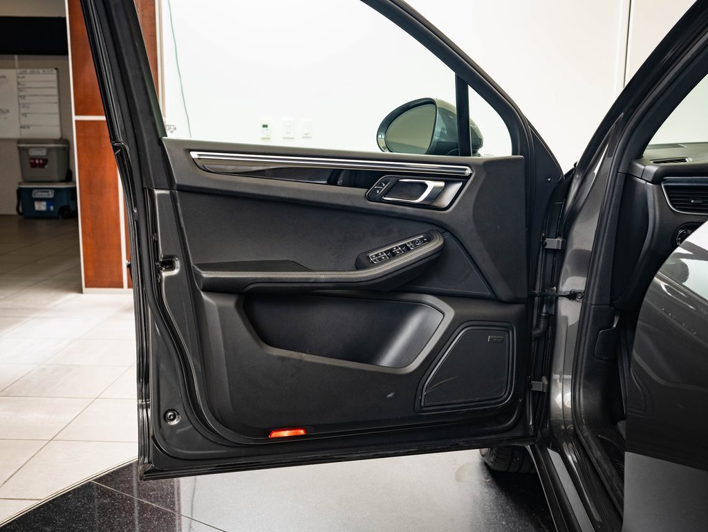 Used 2017 Porsche Macan image 25