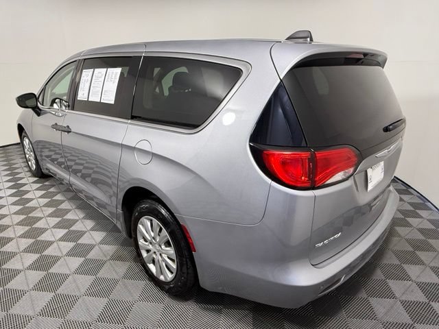 Used 2018 Chrysler Pacifica L FWD image 4