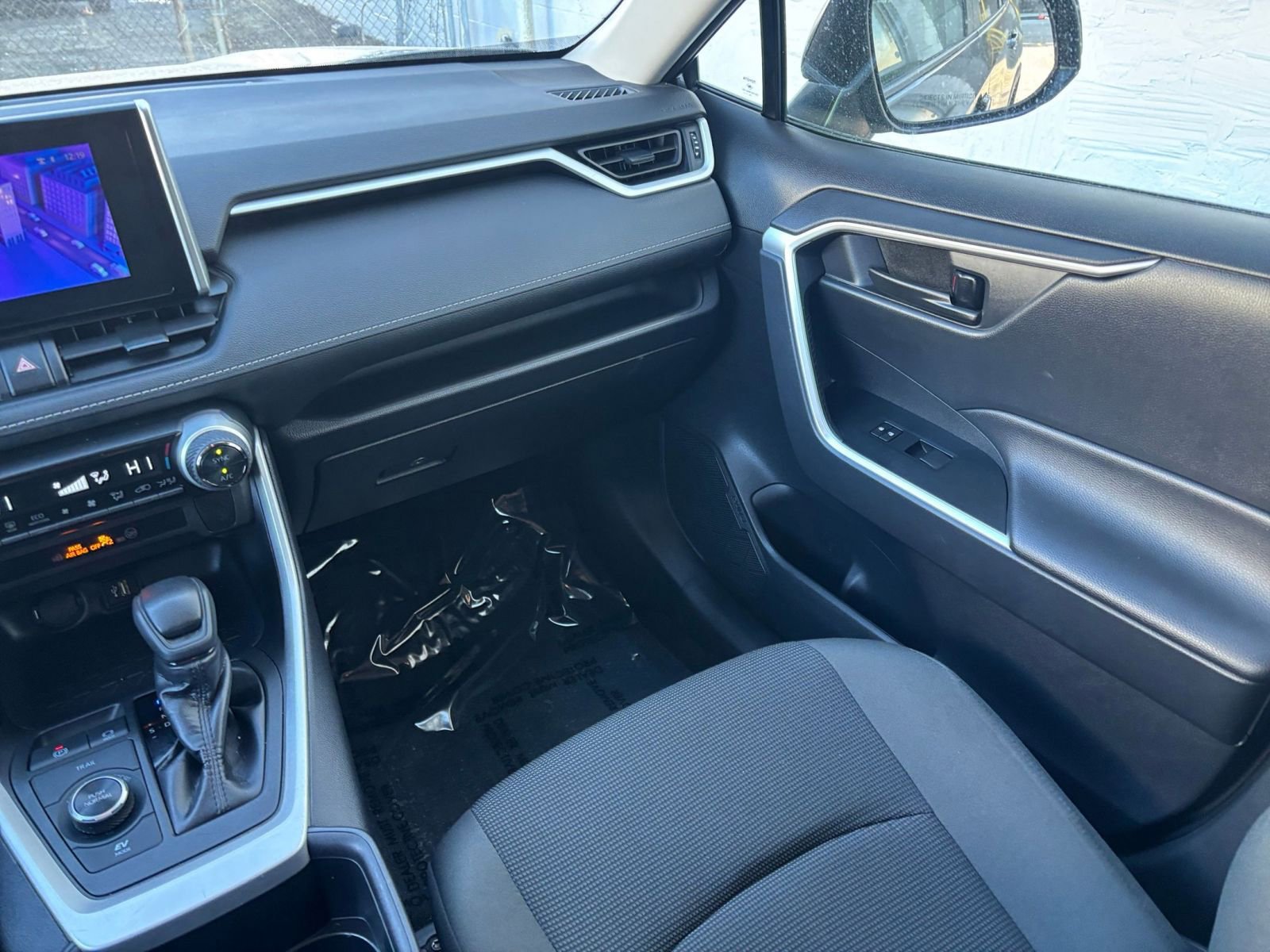 Used 2025 Toyota RAV4 LE image 31