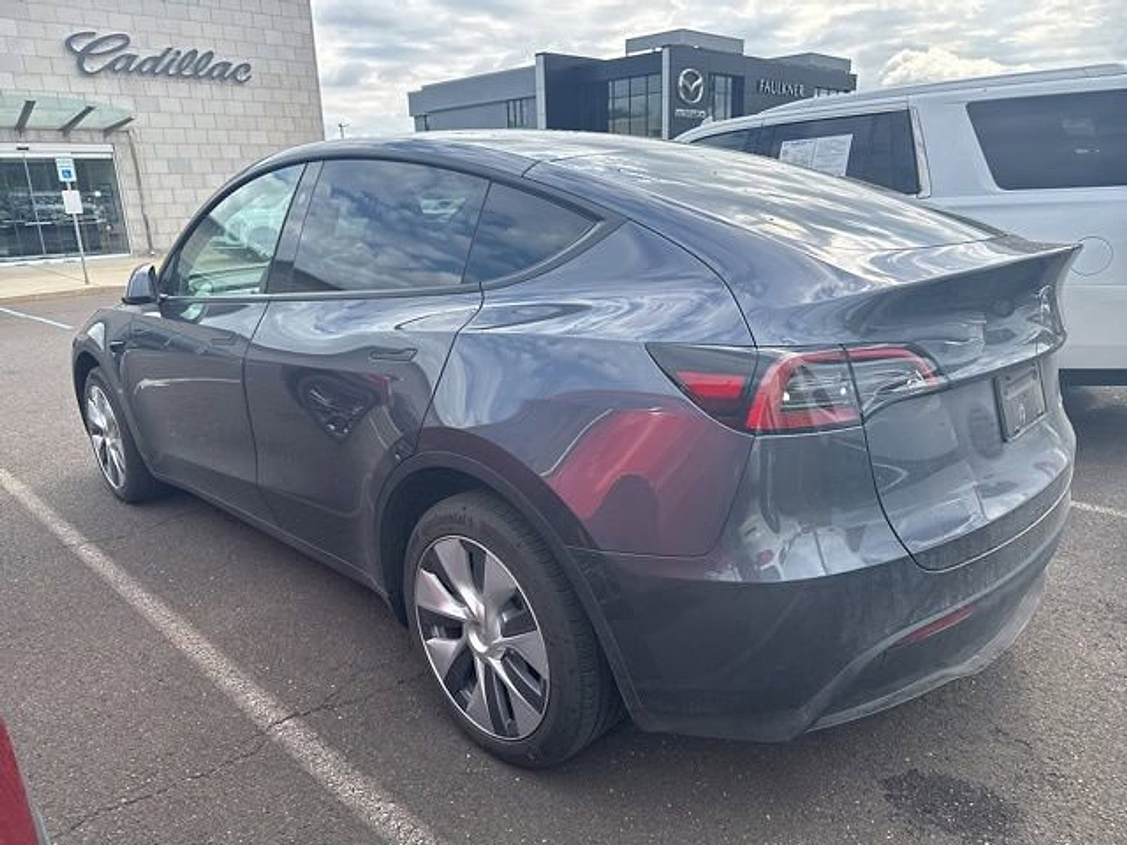 Used 2023 Tesla Model Y Long Range AWD/4WD image 3