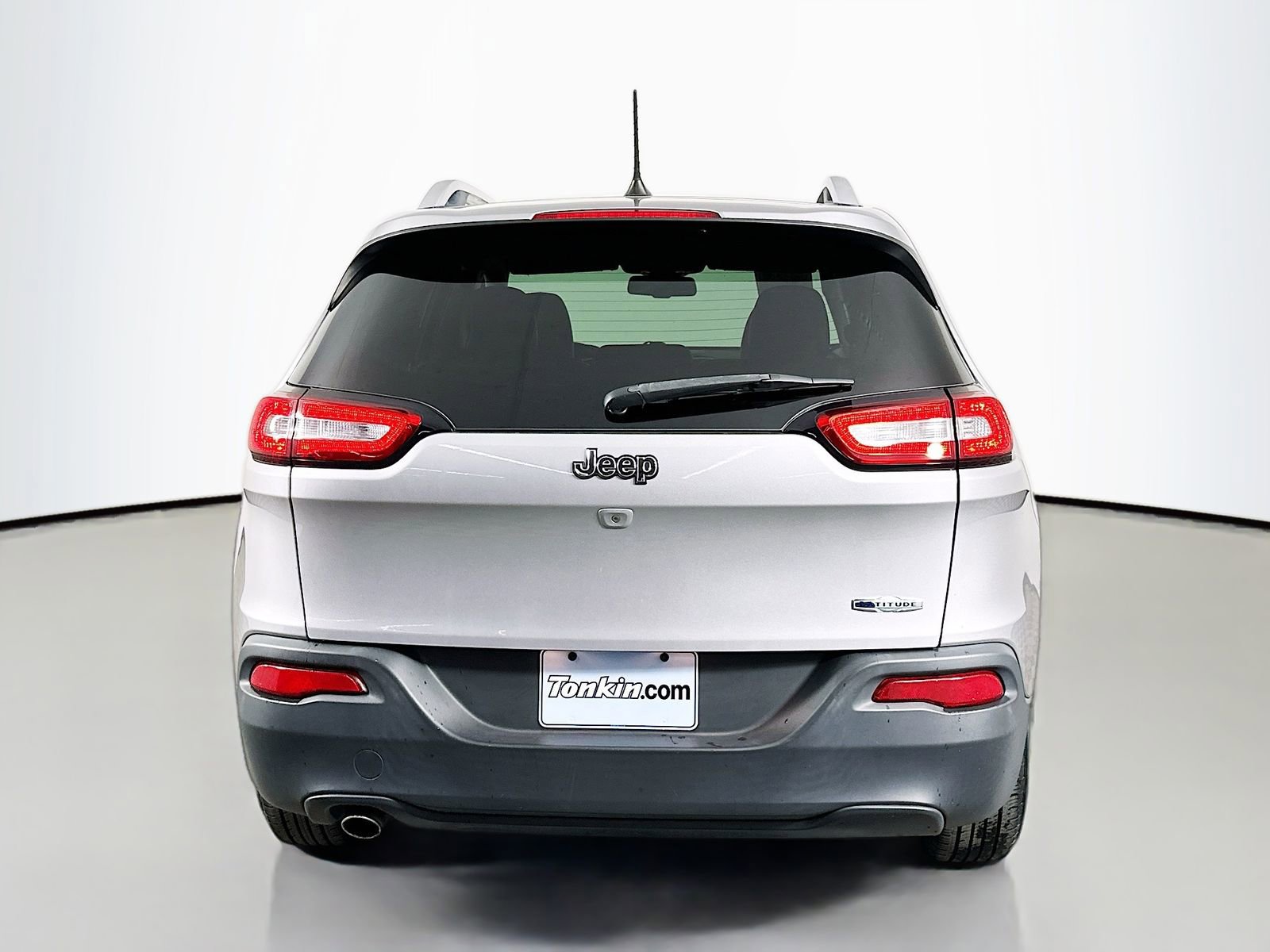 Used 2018 Jeep Cherokee Latitude Plus w/ Comfort/Convenience Group image 7