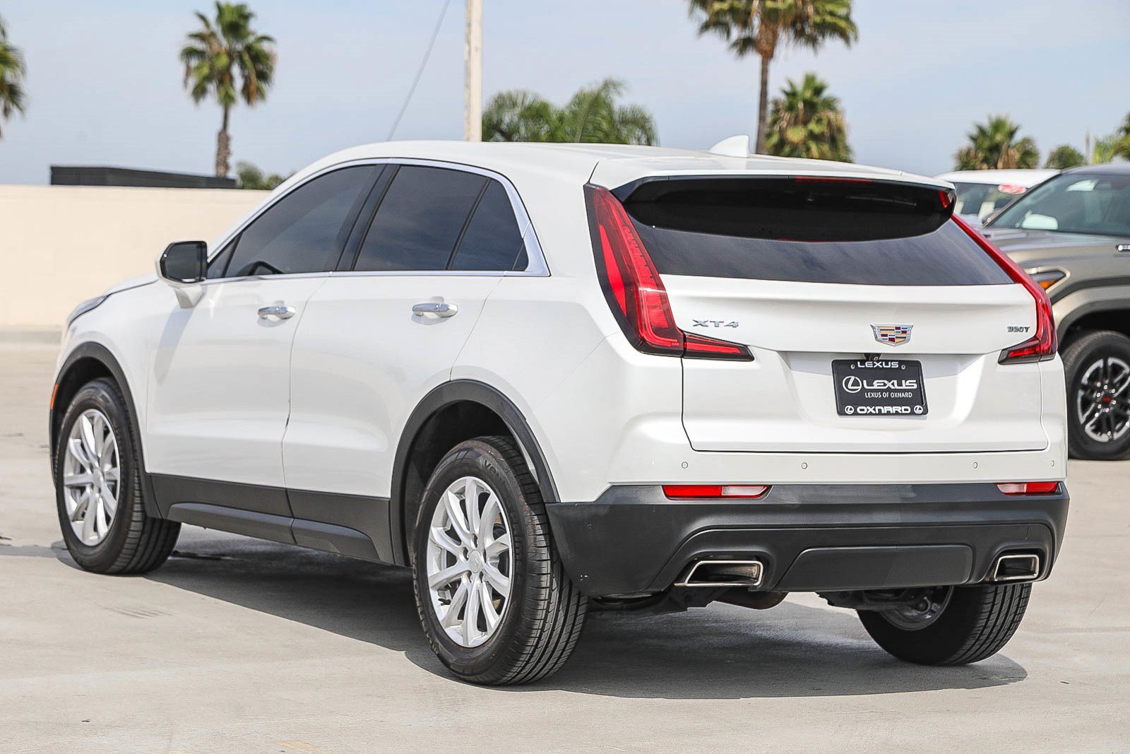 Used 2023 Cadillac XT4 Luxury w/ Cold Weather Package FWD image 5