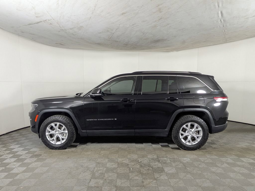 Certified 2023 Jeep Grand Cherokee Limited image 3