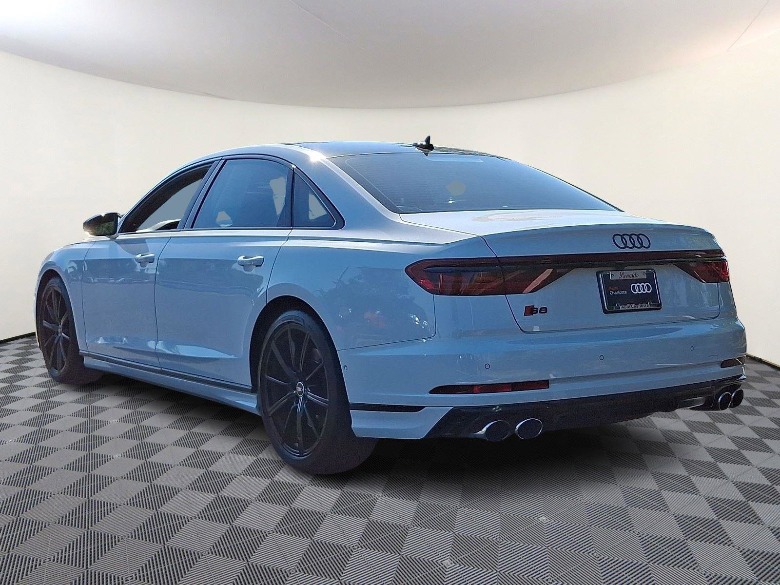Used 2023 Audi S8 AWD/4WD image 4