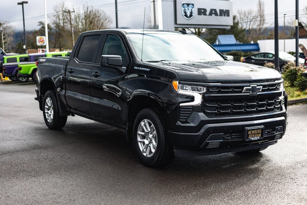 Used 2024 Chevrolet Silverado 1500 RST AWD/4WD image 8