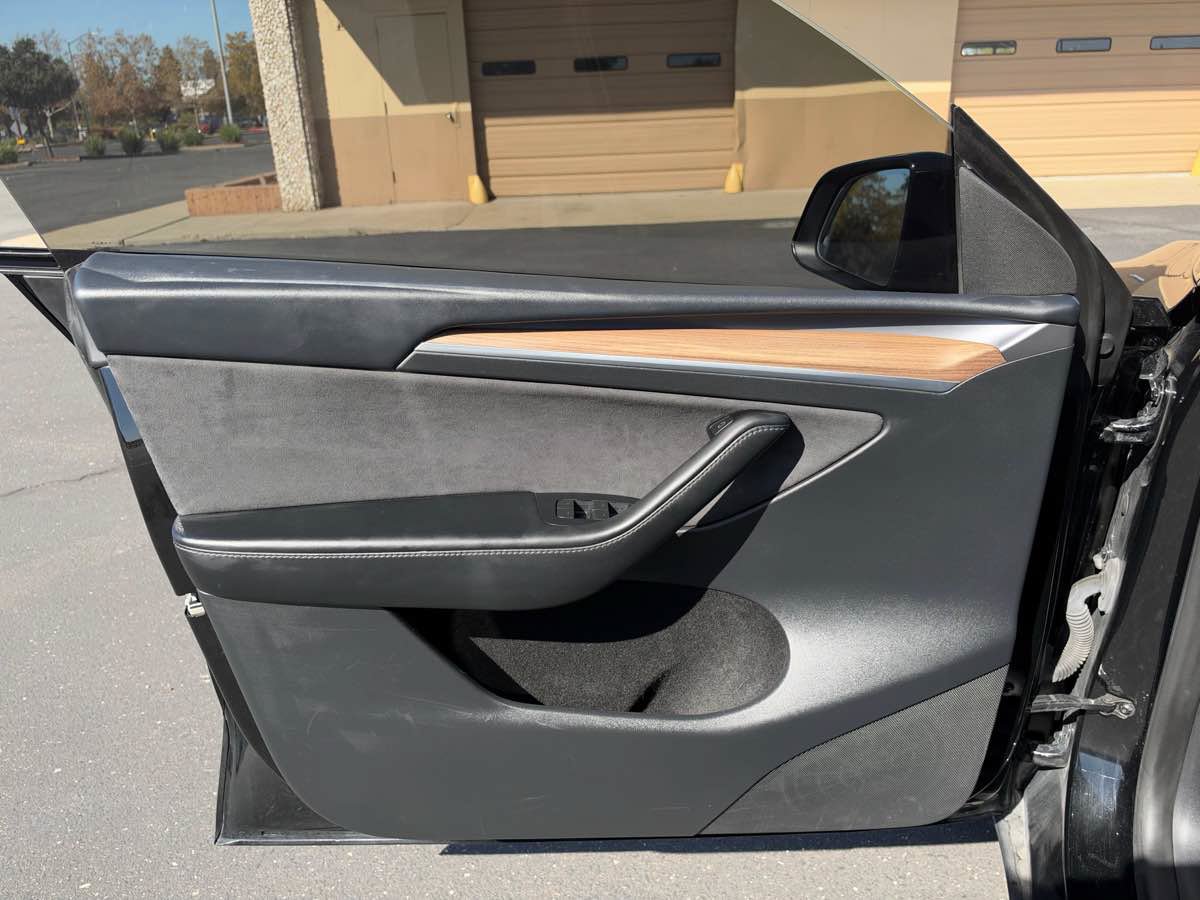 Used 2024 Tesla Model Y Long Range AWD/4WD image 12