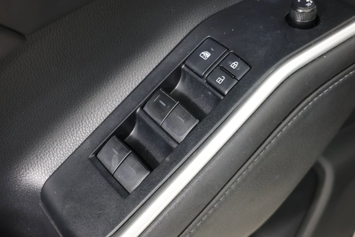 Used 2020 Toyota Highlander XLE FWD image 23