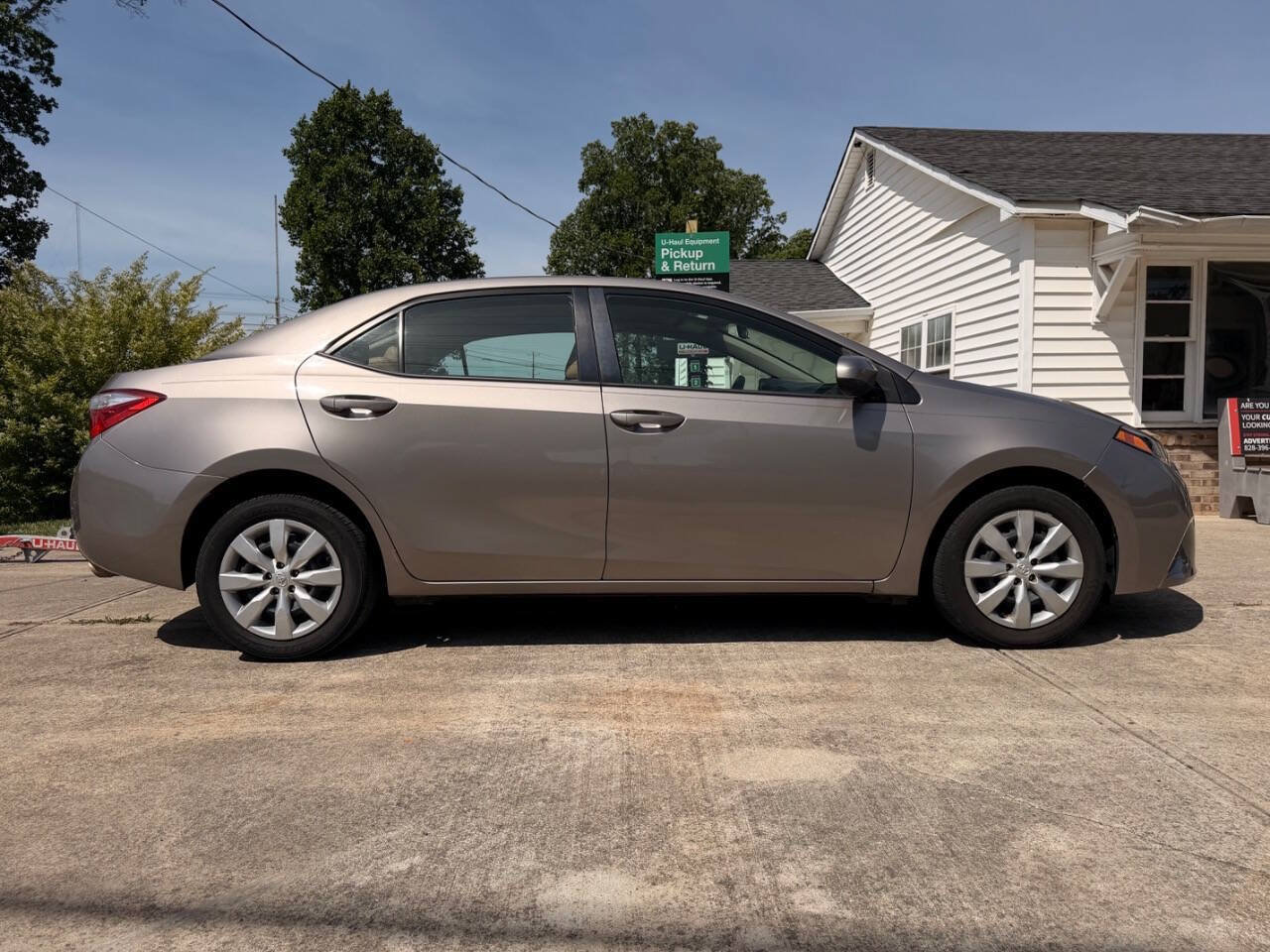 Used 2014 Toyota Corolla LE FWD image 5