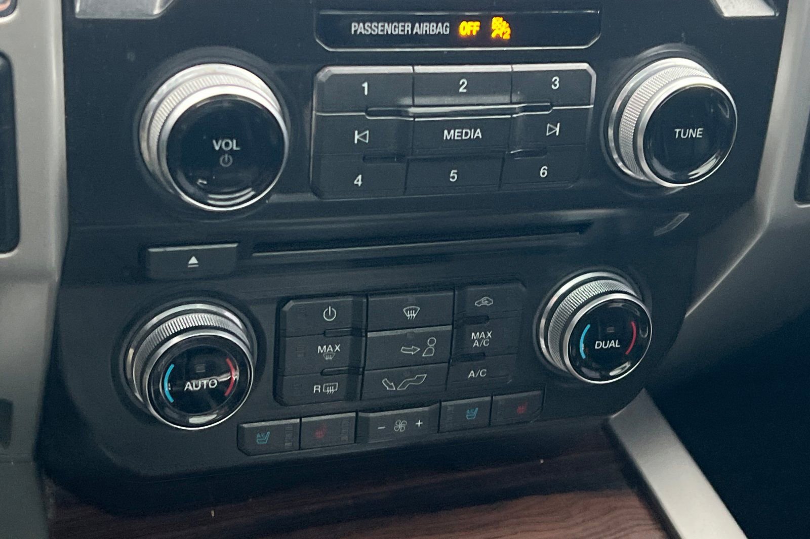 Used 2015 Ford F150 Lariat w/ Equipment Group 502A Luxury image 20