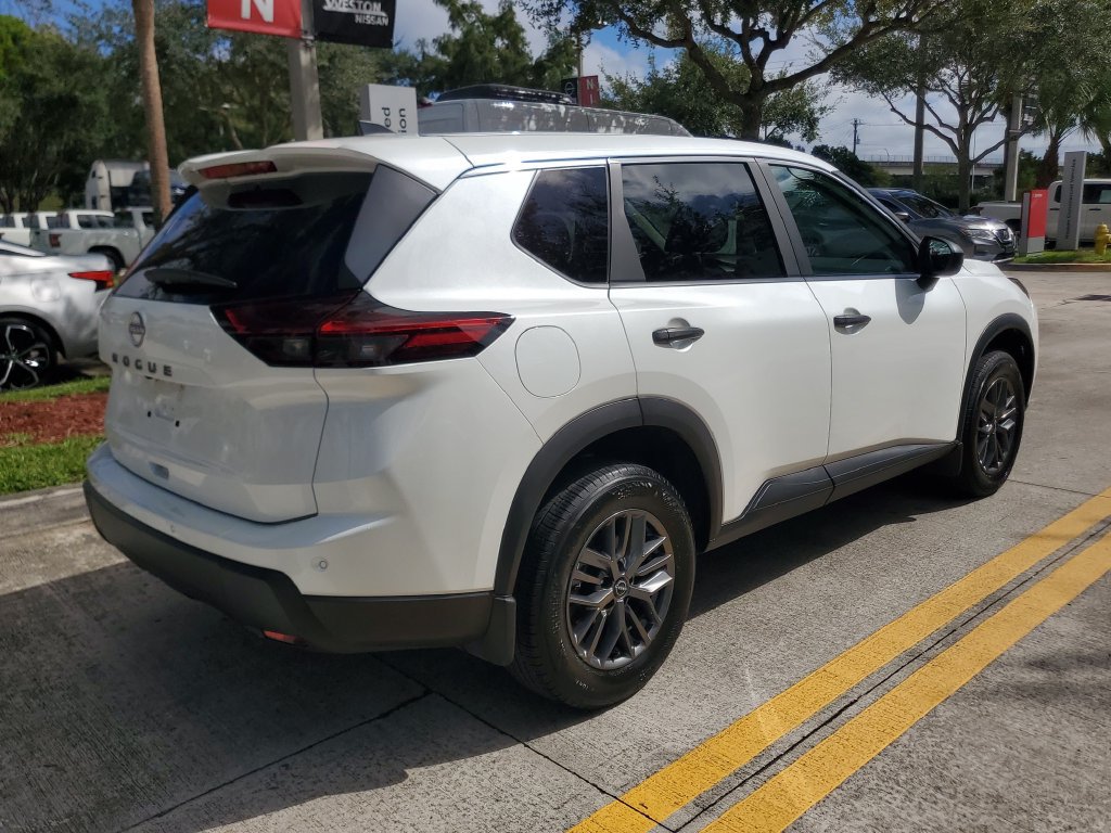 Certified 2025 Nissan Rogue S FWD image 6