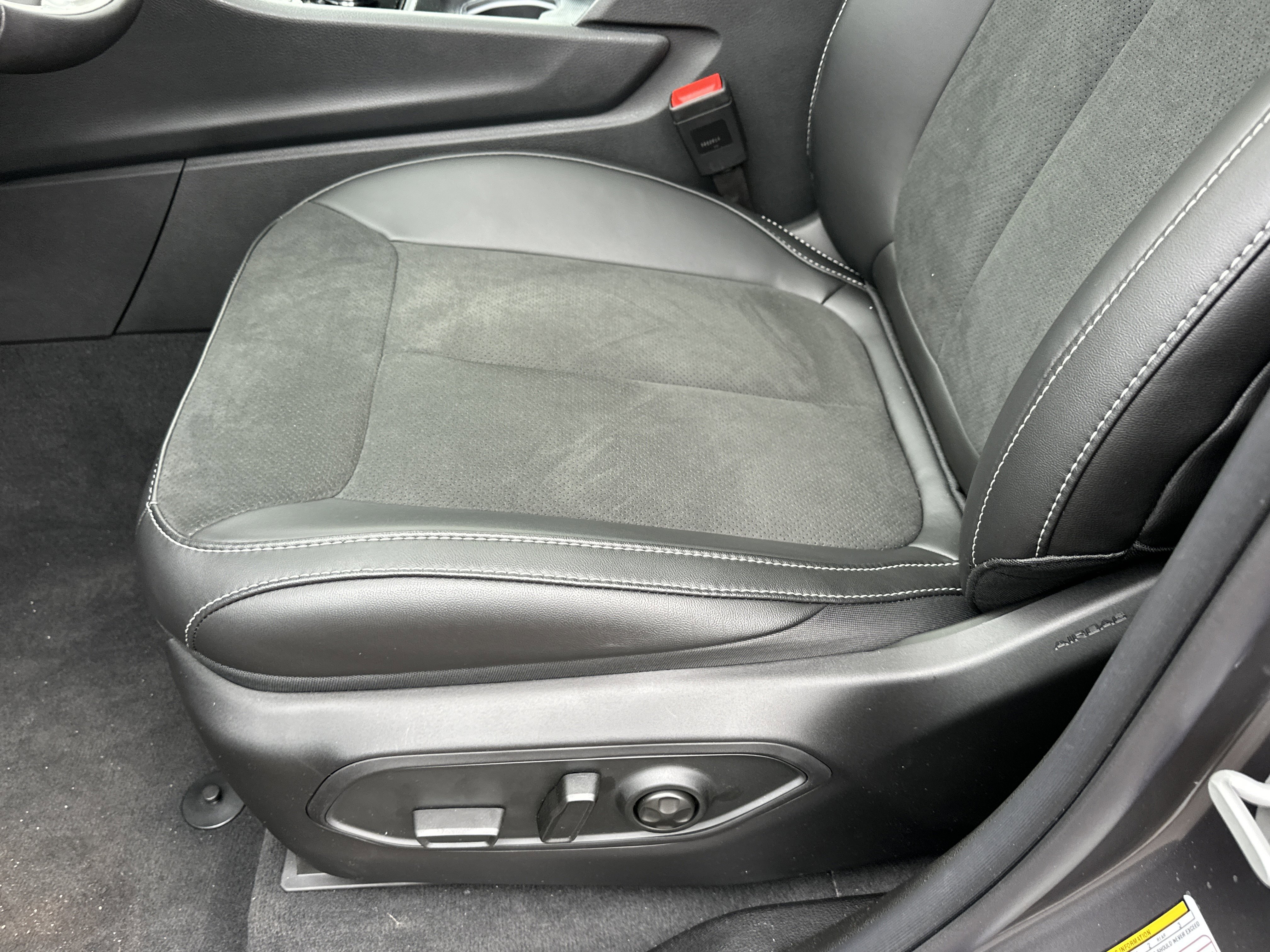 New 2025 Jeep Grand Cherokee Altitude image 28